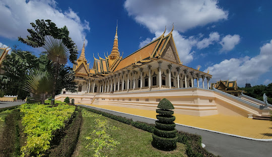 Seperti Apa Budaya Dan Kehidupan Di Phnom Phen , Kamboja